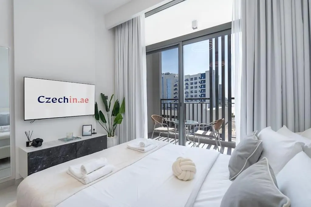 Top Location And Work And Chill Near Miracle Garden Dubai Apartment