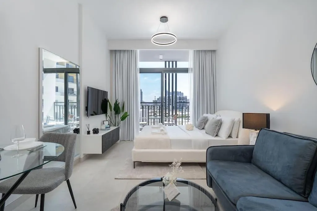 Top Location And Work And Chill Near Miracle Garden Dubai Apartment